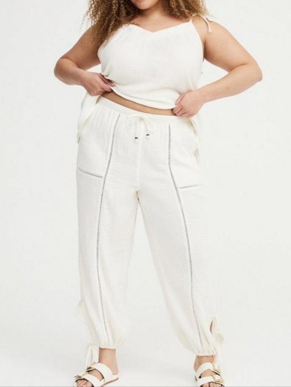 🆕️ 2X PULL-ON HIGH RISE RELAXED JOGGERS WITH ANKLE TIES & CROCHET DETAILS